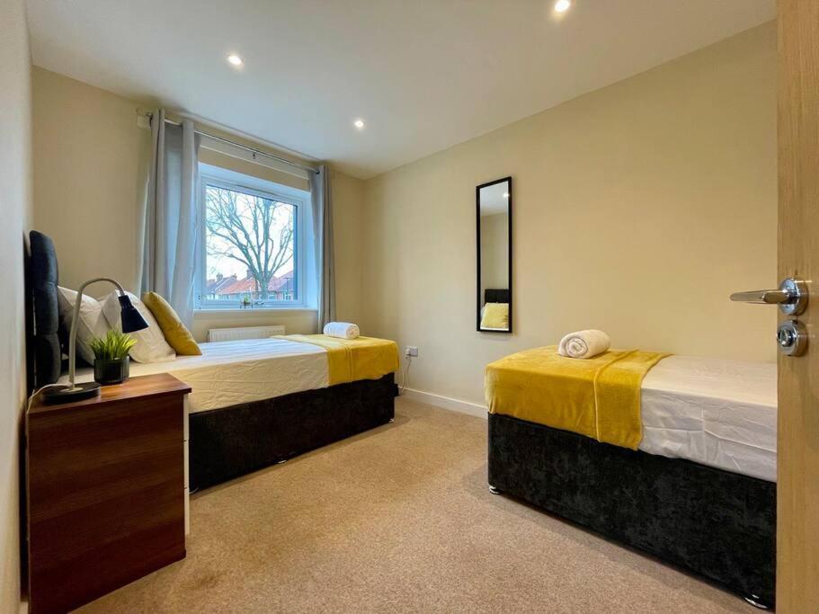 Big Modern House - 15min To Nec - Sleeps 10 Holiday home