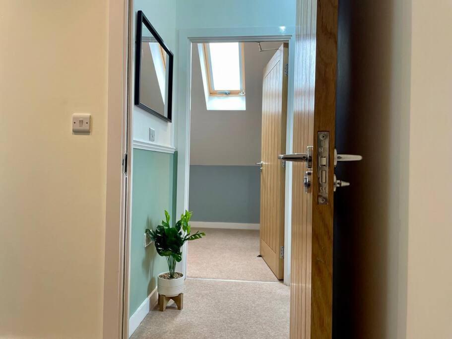 Big Modern House - 15min To Nec - Sleeps 10 Holiday home