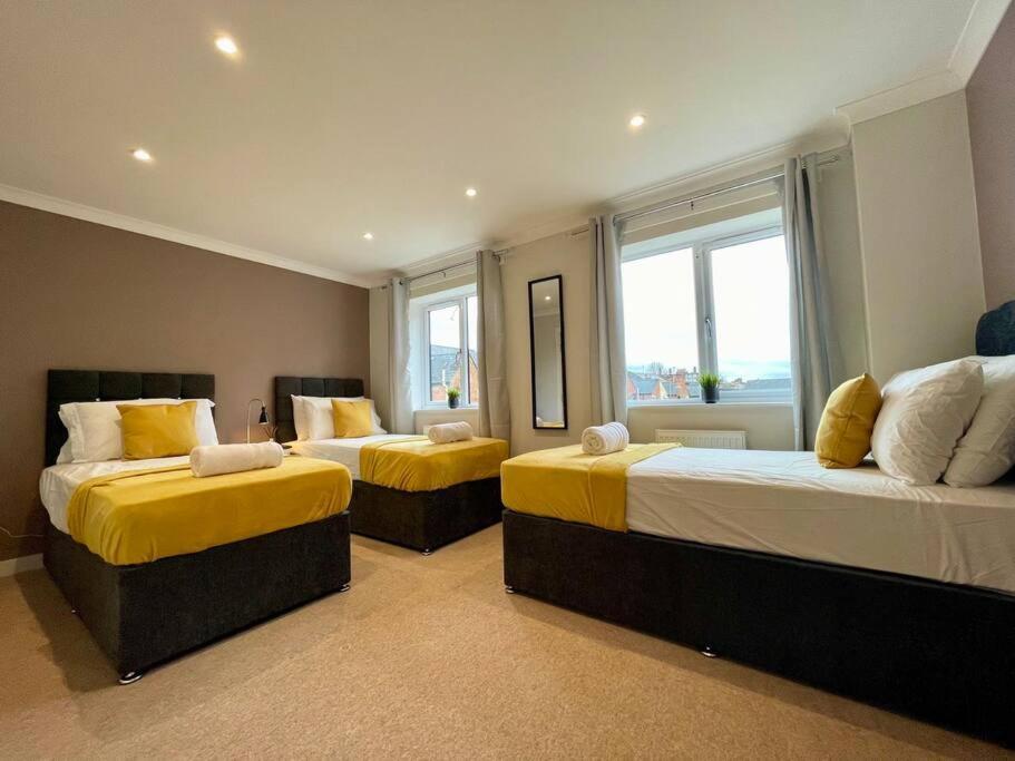 Big Modern House - 15min To Nec - Sleeps 10
