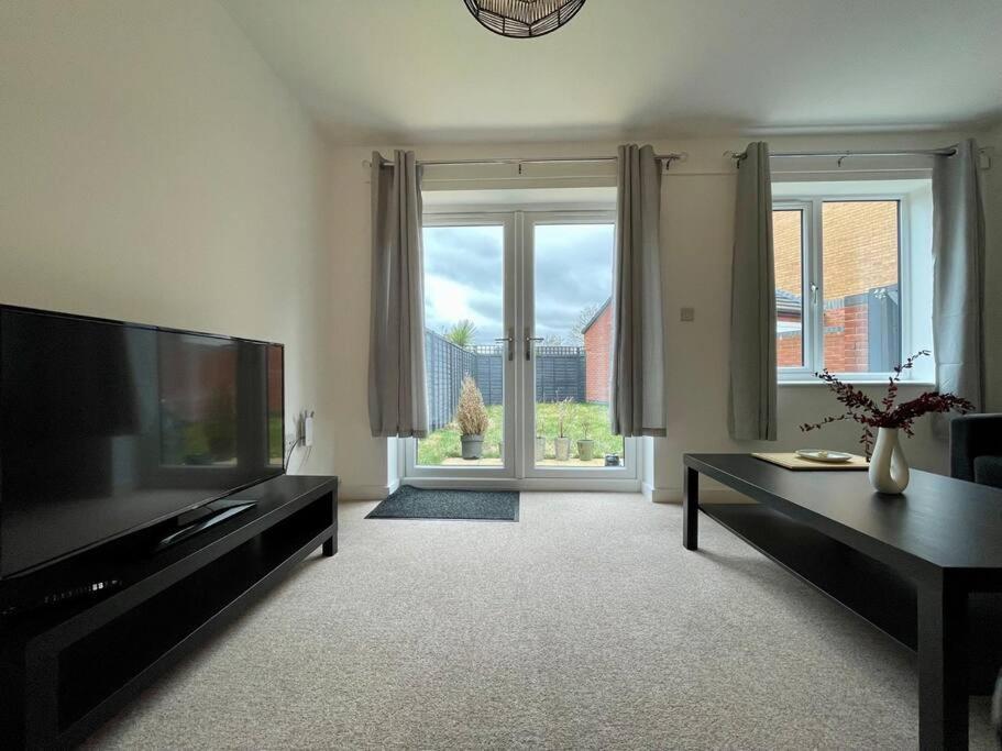 Big Modern House - 15min To Nec - Sleeps 10 Holiday home Birmingham
