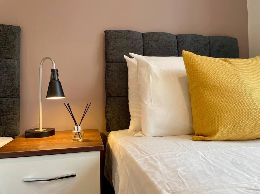 Holiday home Big Modern House - 15min To Nec - Sleeps 10 Birmingham