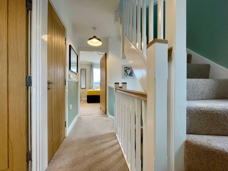 Big Modern House - 15min To Nec - Sleeps 10 Holiday home *