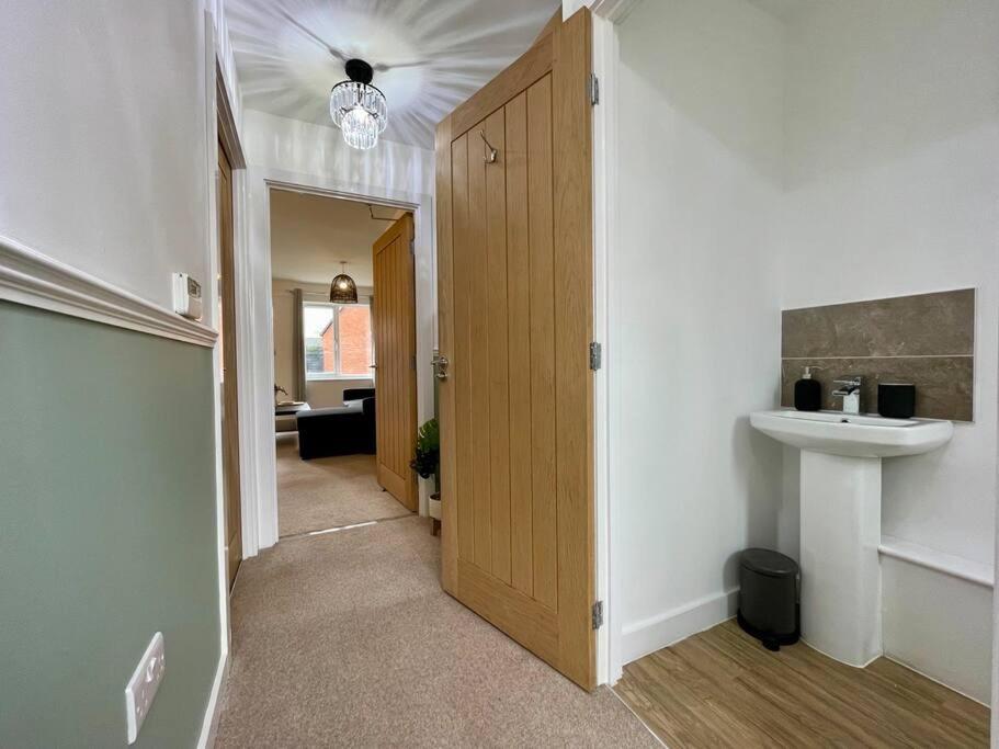 Big Modern House - 15min To Nec - Sleeps 10 Holiday home *
