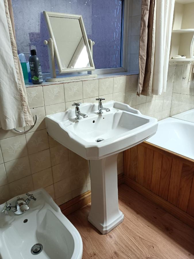 5 Ravenhurst Drive Hotel