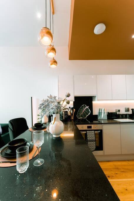 Dusk House - B'ham Jq Townhouse *