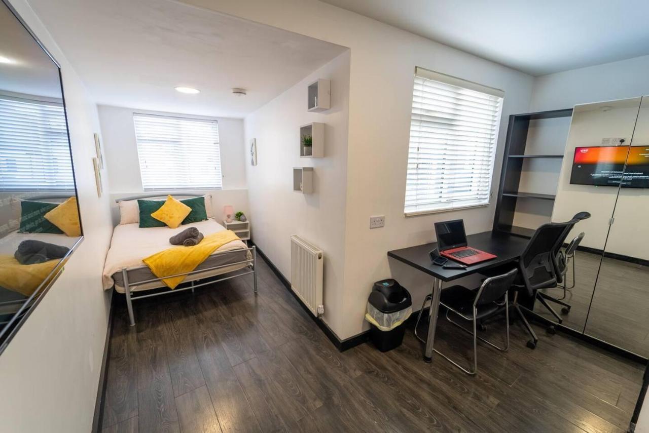 Apartment Large Available On First Floor! *