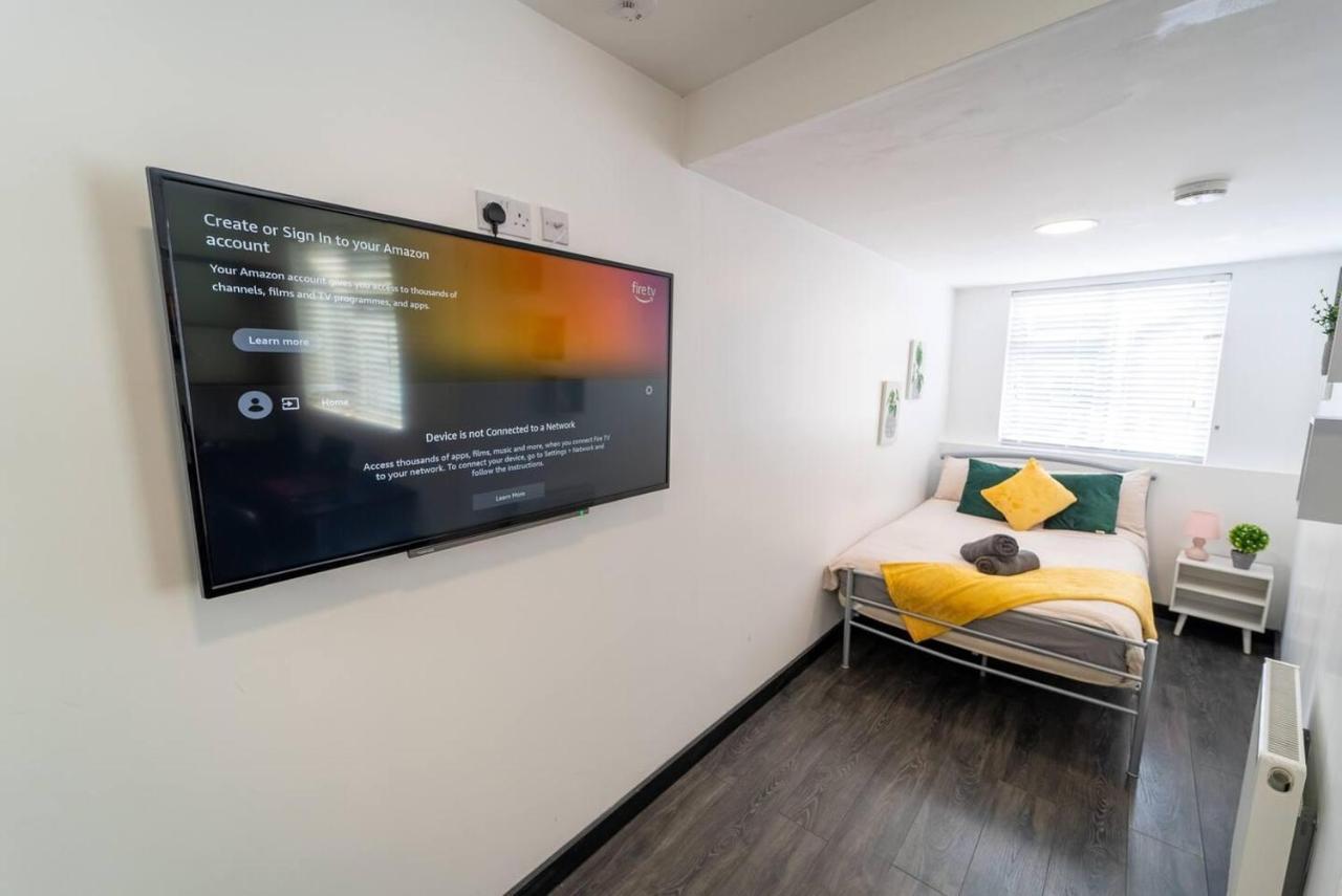 Apartment Large Available On First Floor! Birmingham