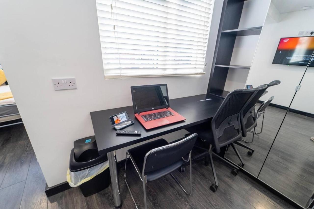 Large Available On First Floor! * Birmingham