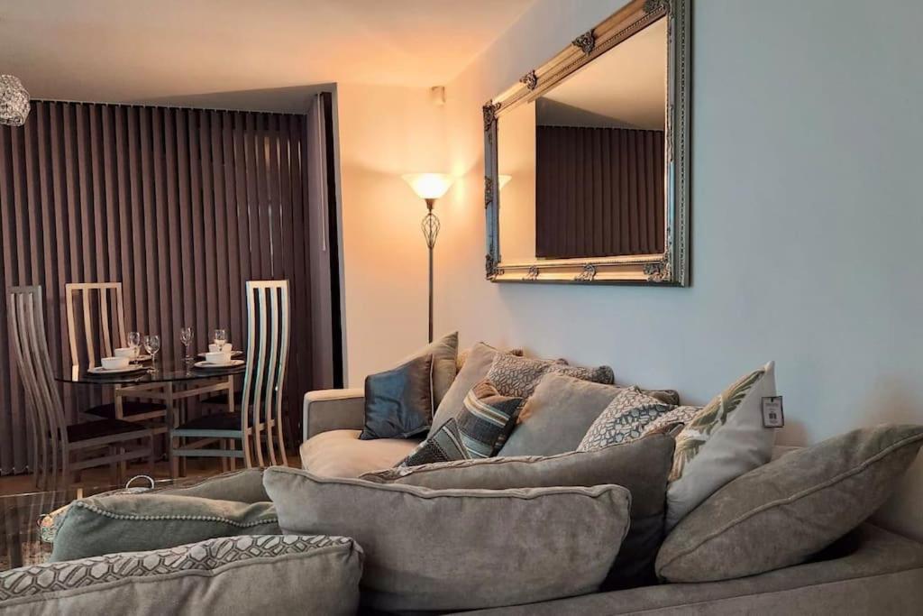 Apartment Stylish 2 Bed/bath