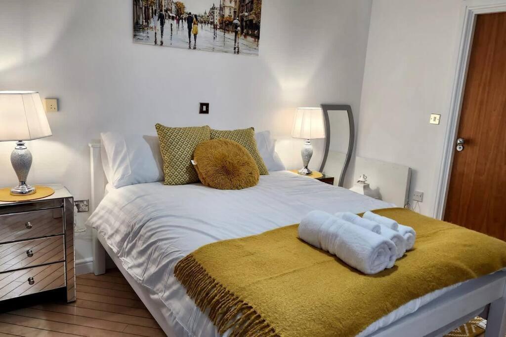 Stylish 2 Bed/bath Apartment