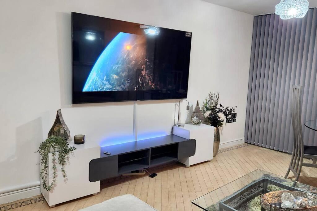 Apartment Stylish 2 Bed/bath *