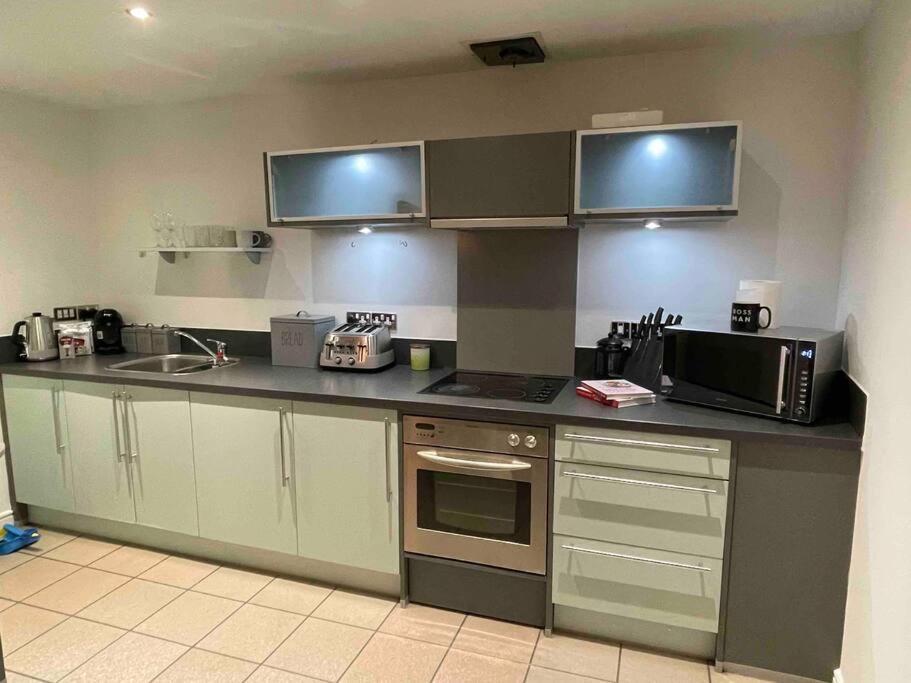 Apartment Stylish 2 Bed/bath *