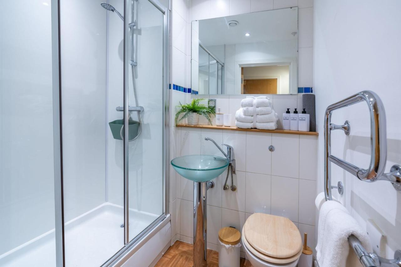 Mailbox 2 Bed Centre - Free Parking Apartment