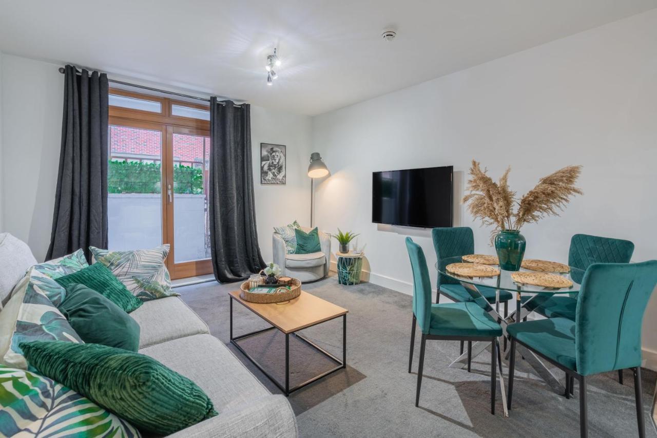 Mailbox 2 Bed Centre - Free Parking Apartment *
