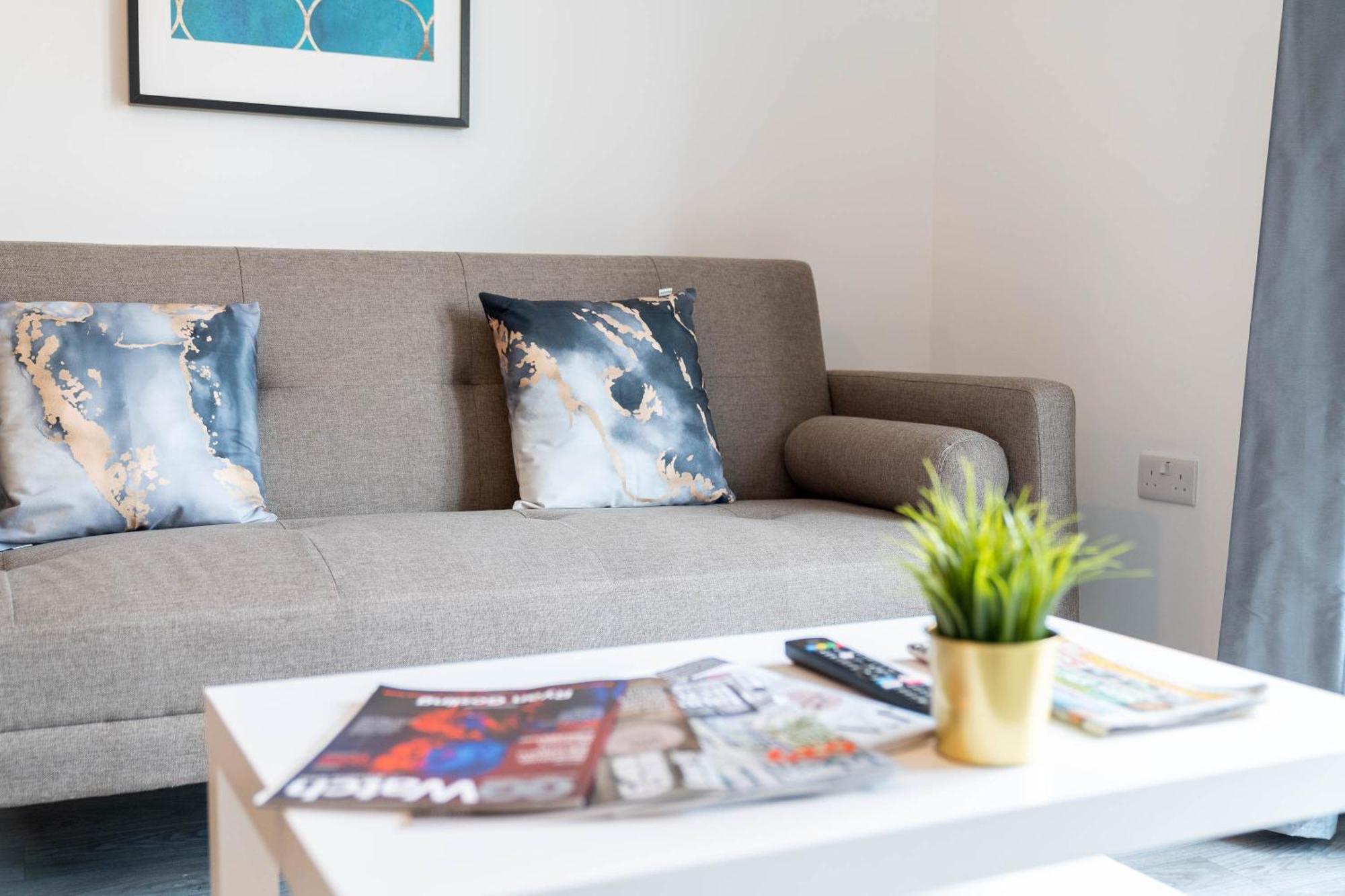 Luxury - Twin Beds - Selly Oak - Off-street Parking - Free Netflix & Wifi - Rated 9cc *