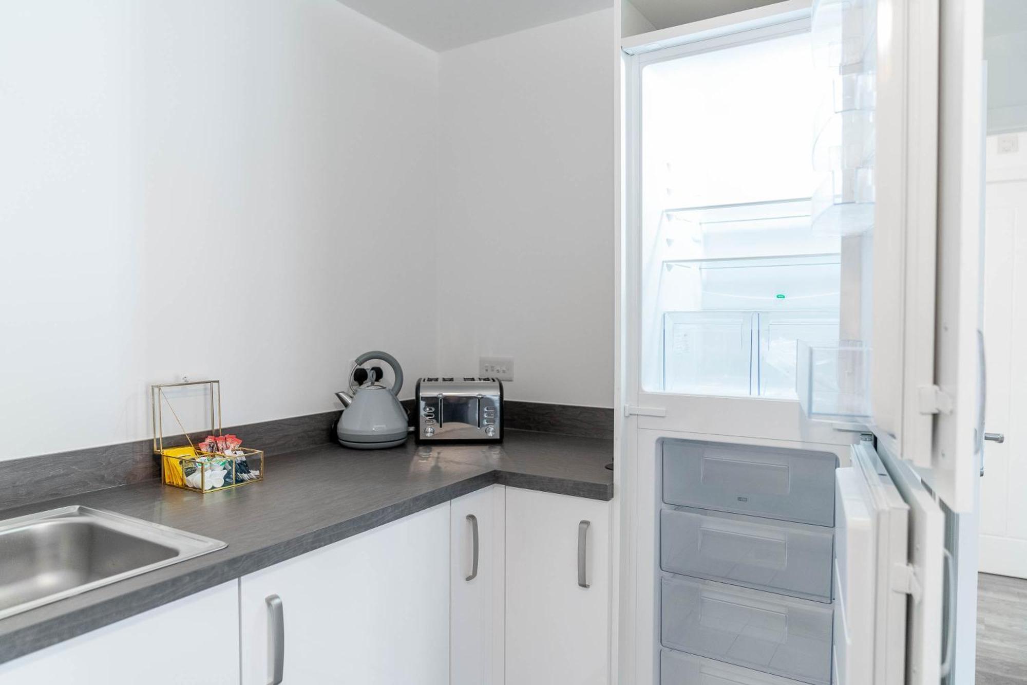 Luxury - Twin Beds - Selly Oak - Off-street Parking - Free Netflix & Wifi - Rated 9cc