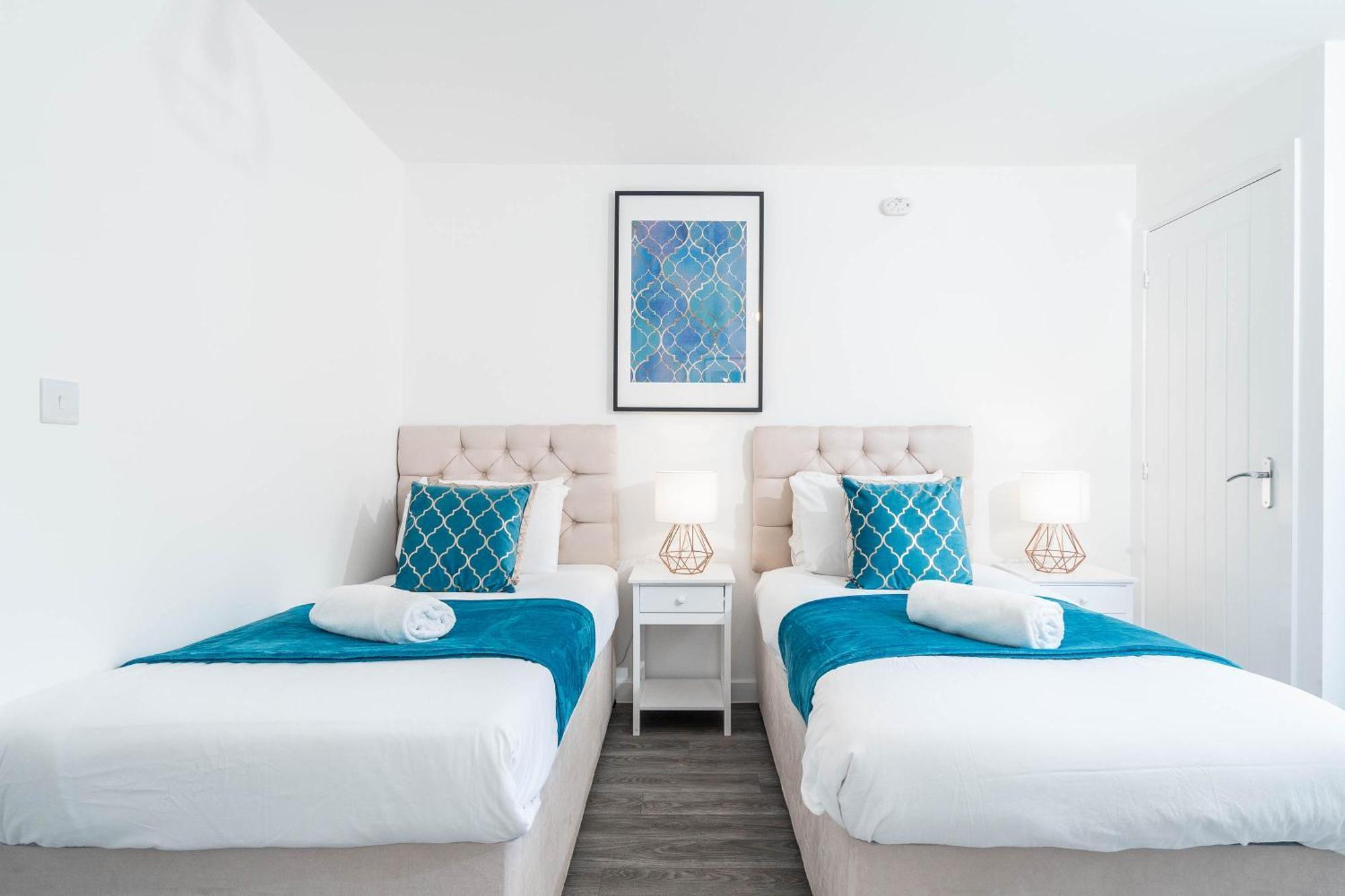 Luxury - Twin Beds - Selly Oak - Off-street Parking - Free Netflix & Wifi - Rated 9cc Apartment