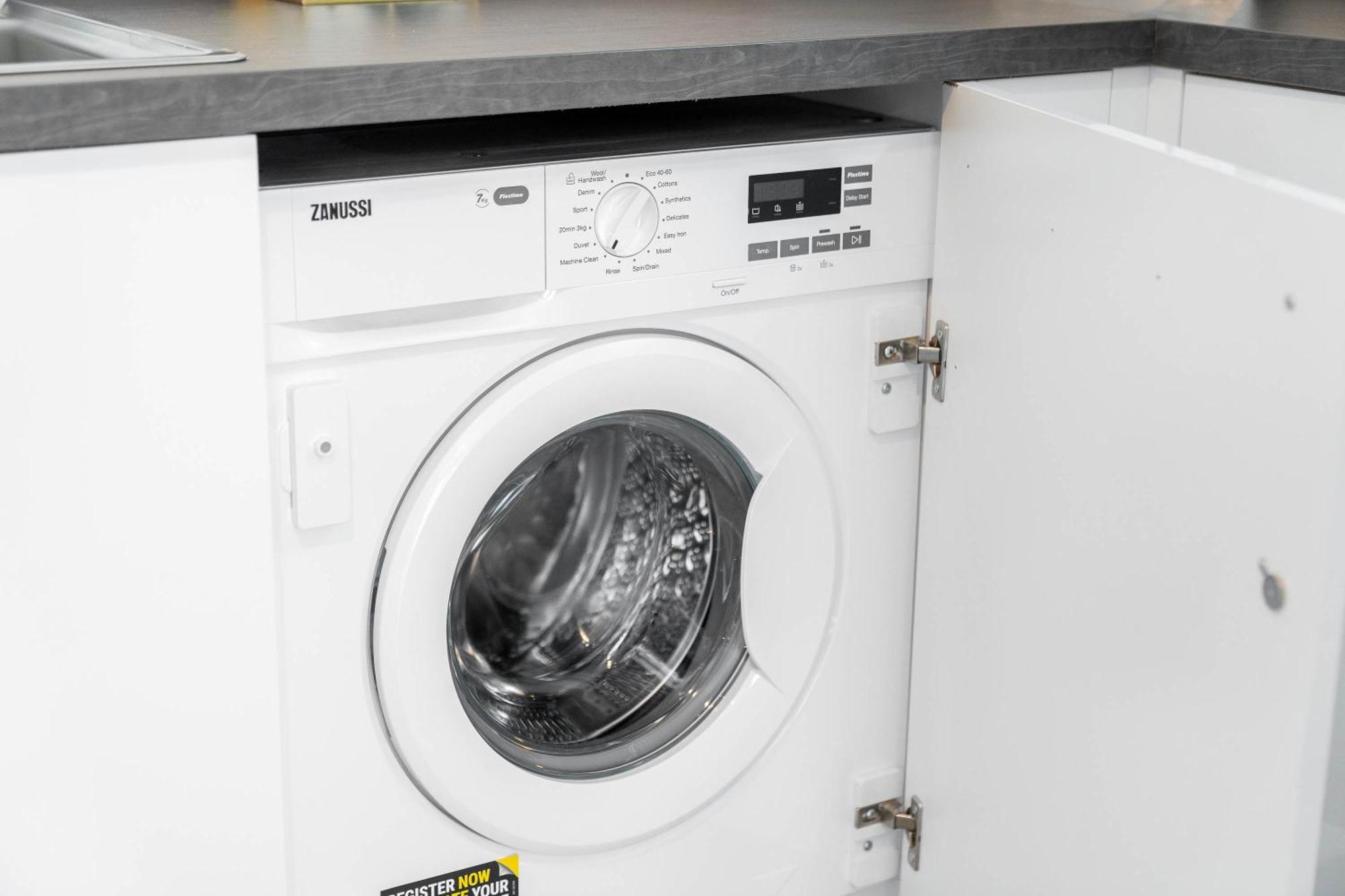 Luxury - Twin Beds - Selly Oak - Off-street Parking - Free Netflix & Wifi - Rated 9cc Apartment