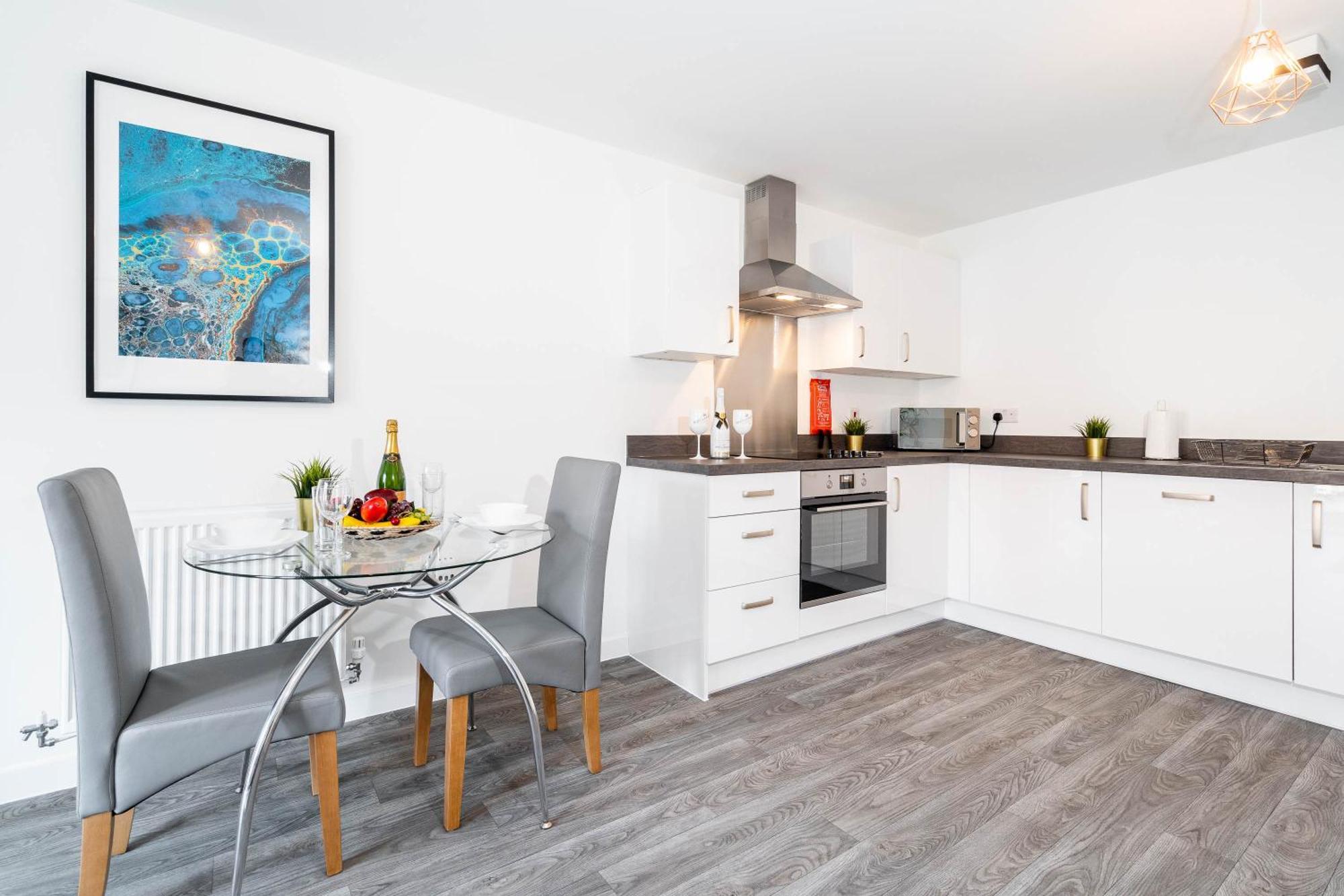 Luxury - Twin Beds - Selly Oak - Off-street Parking - Free Netflix & Wifi - Rated 9cc Apartment *