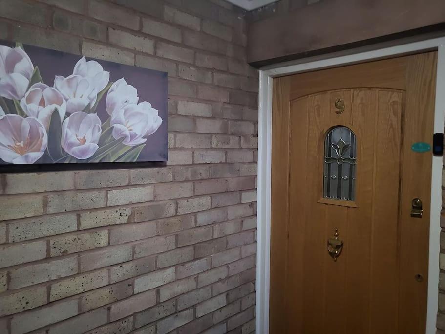 Lovely With Free Parking & Wi-fi Apartment