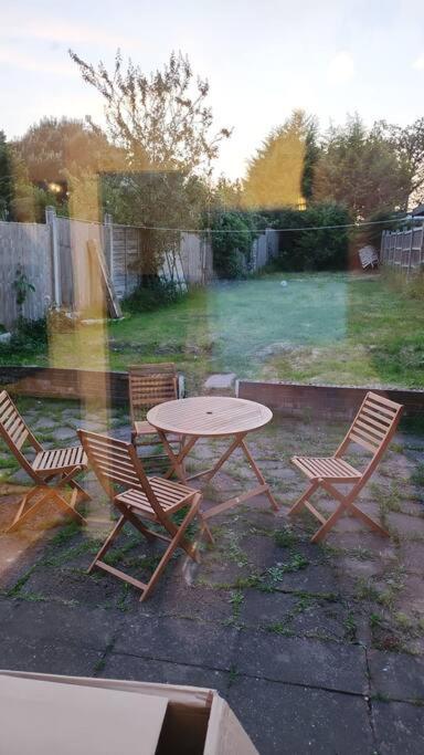 House In Great Barr, With Parking And Garden Holiday home
