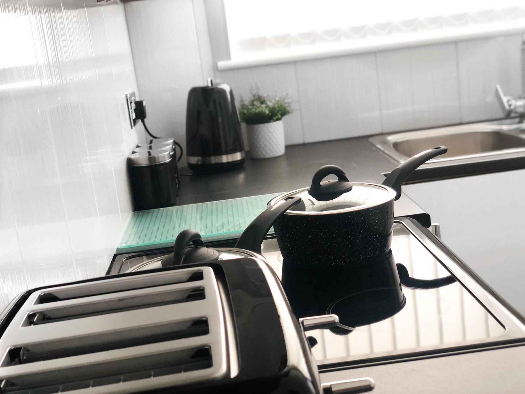 Contemporary And Cosy Apartment- Free Parking & Wi-fi Birmingham