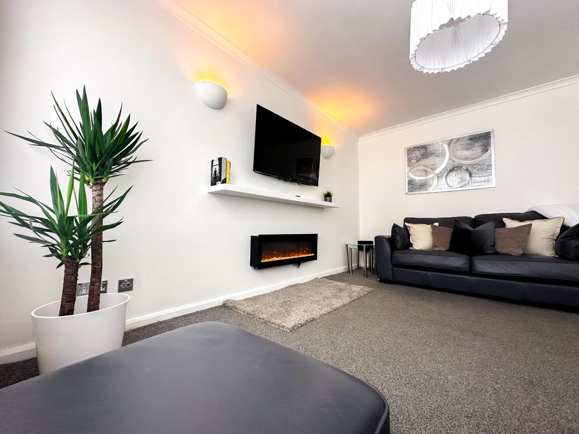 Contemporary And Cosy Apartment- Free Parking & Wi-fi *