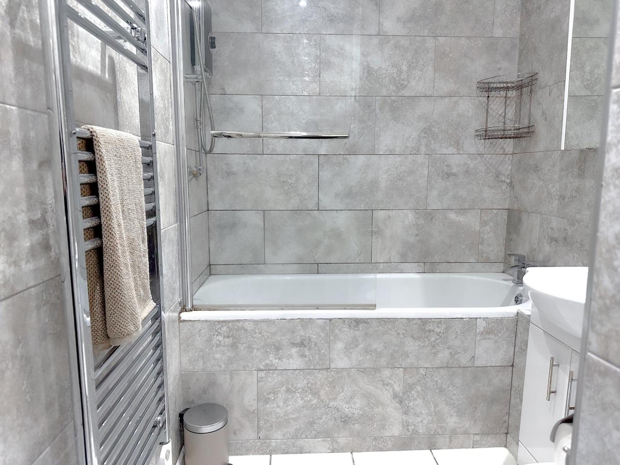 Contemporary And Cosy Apartment- Free Parking & Wi-fi Apartment Birmingham