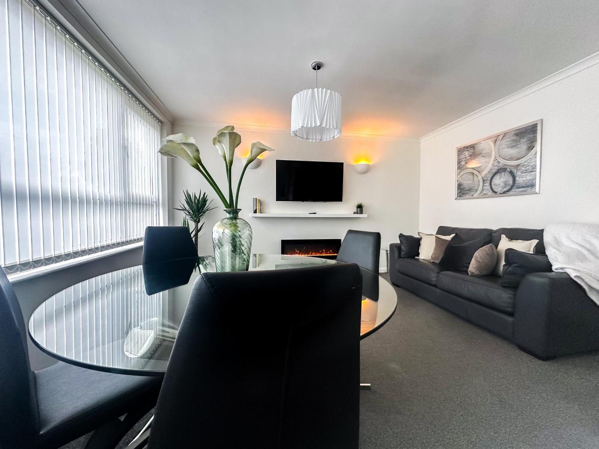 Apartment Contemporary And Cosy Apartment- Free Parking & Wi-fi