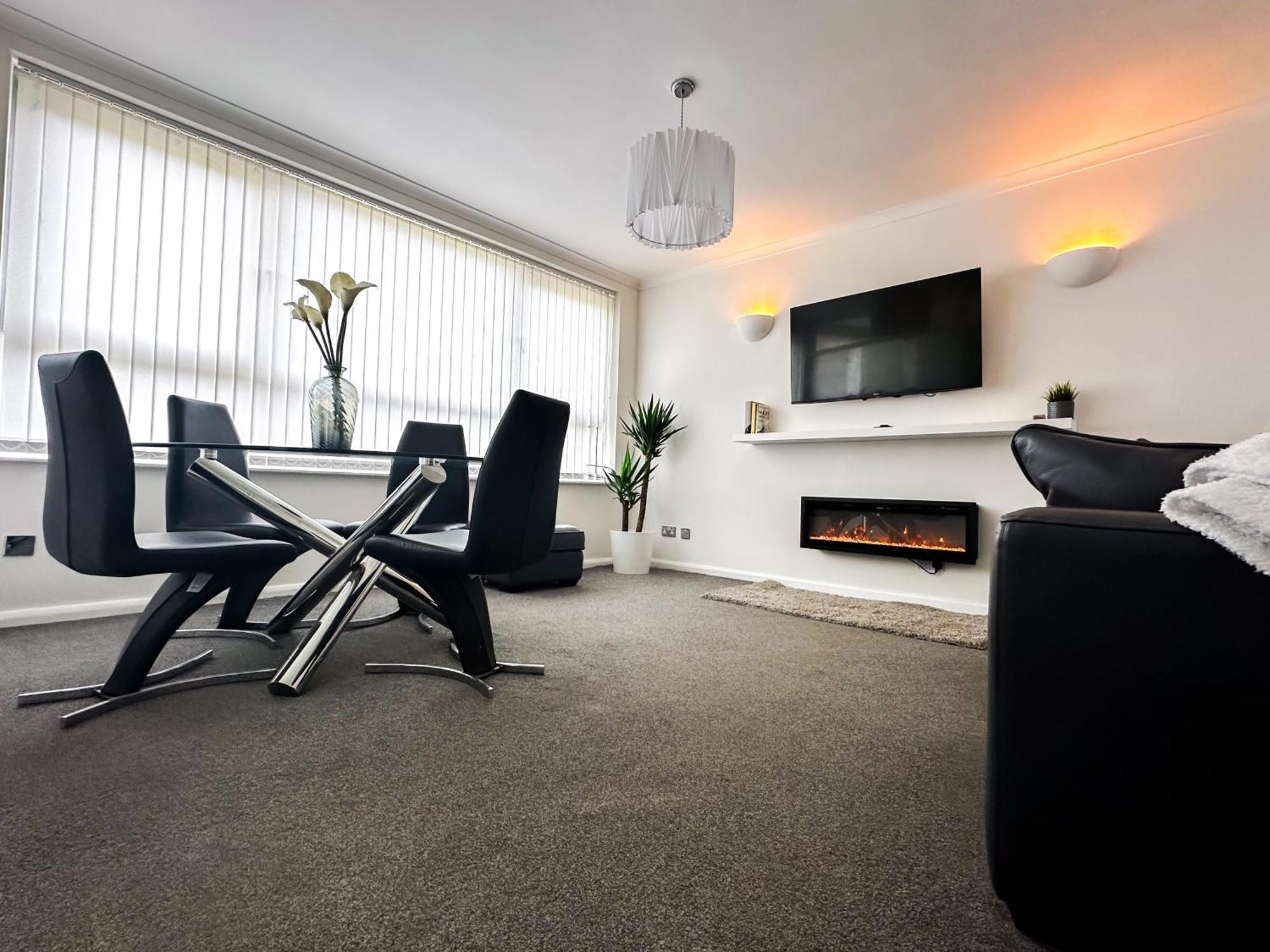 Contemporary And Cosy Apartment- Free Parking & Wi-fi Apartment *