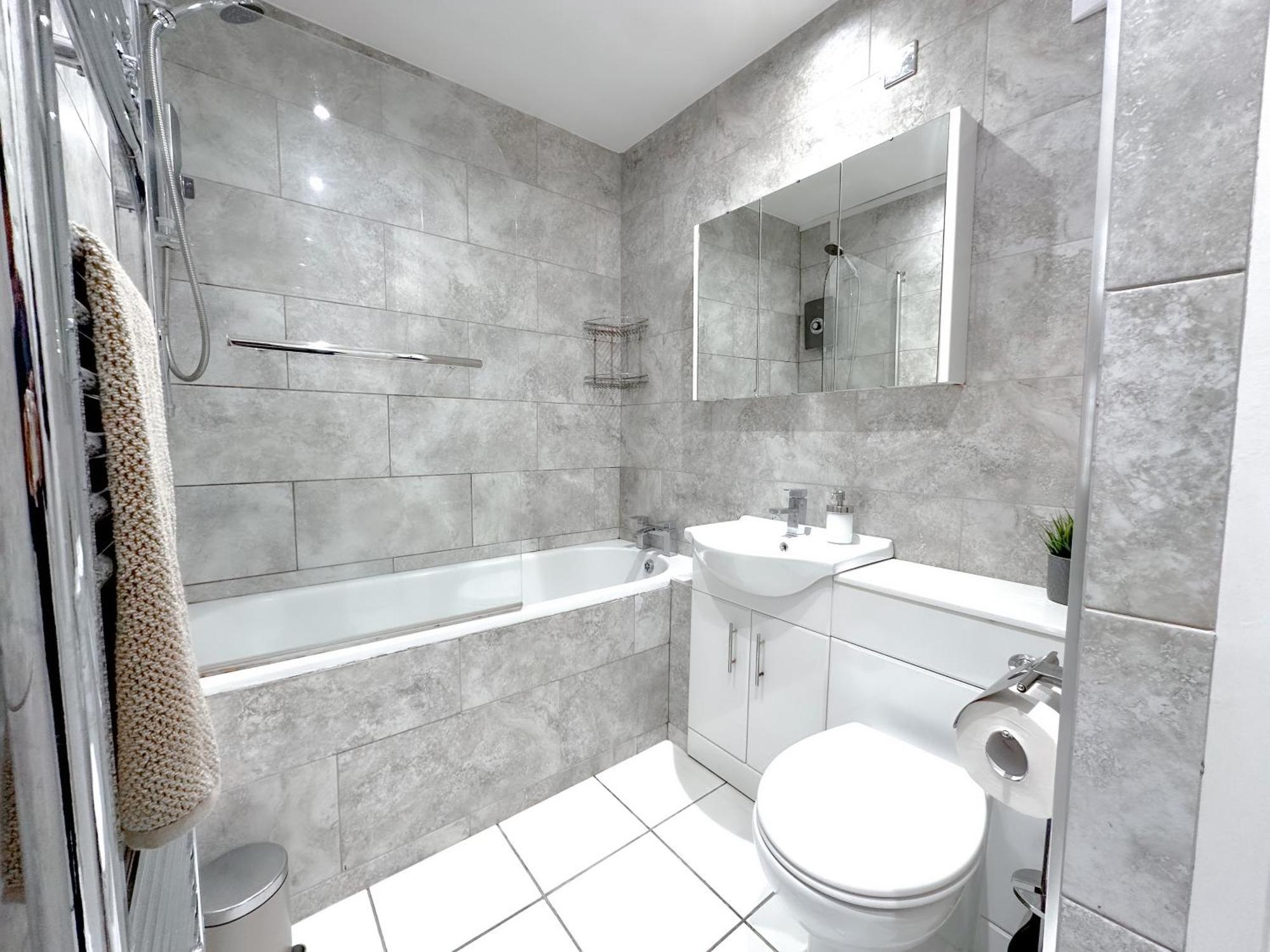 Contemporary And Cosy Apartment- Free Parking & Wi-fi Apartment Birmingham