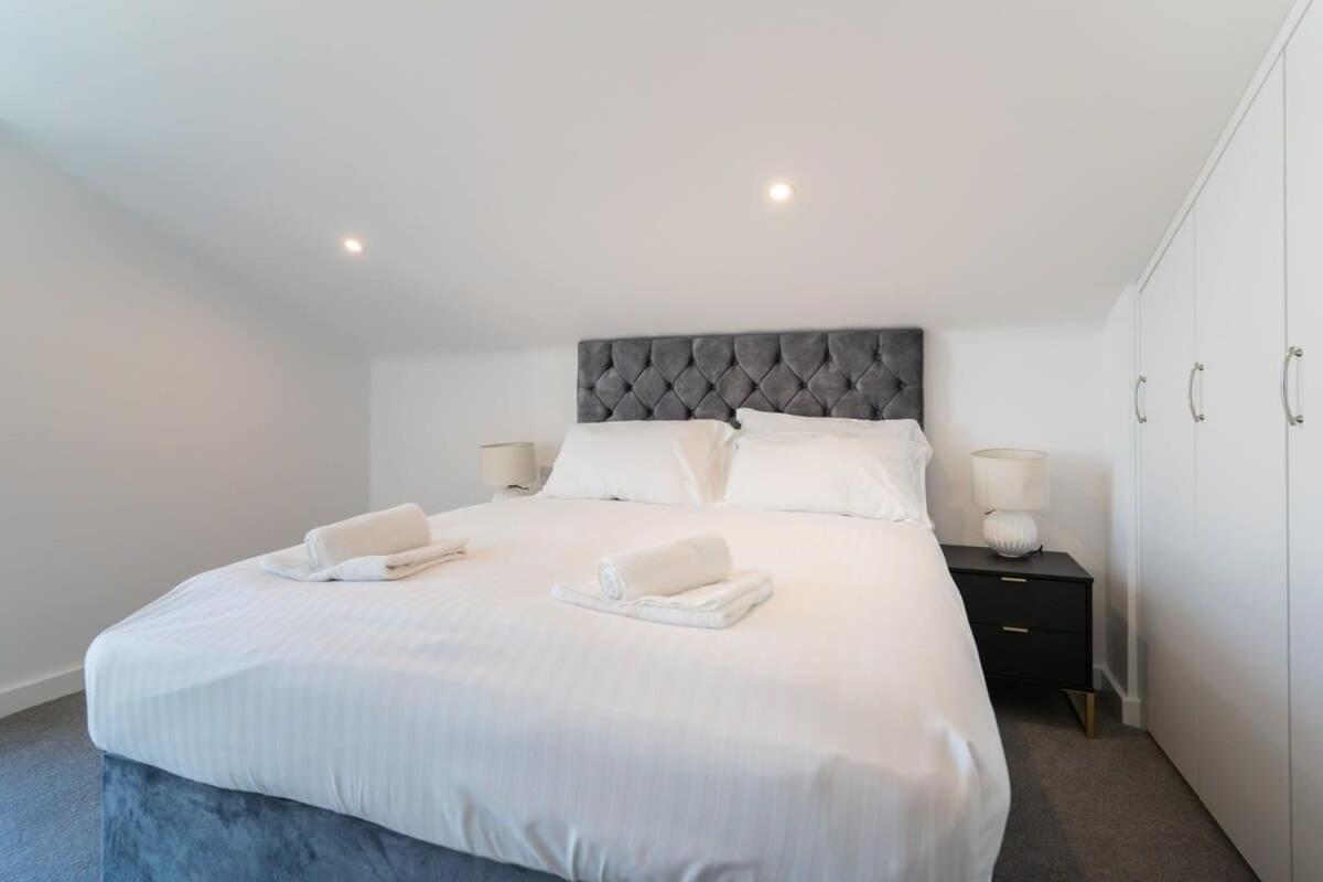 Chic 2 Bed 2 Bath In A Modern Development Apartment Birmingham