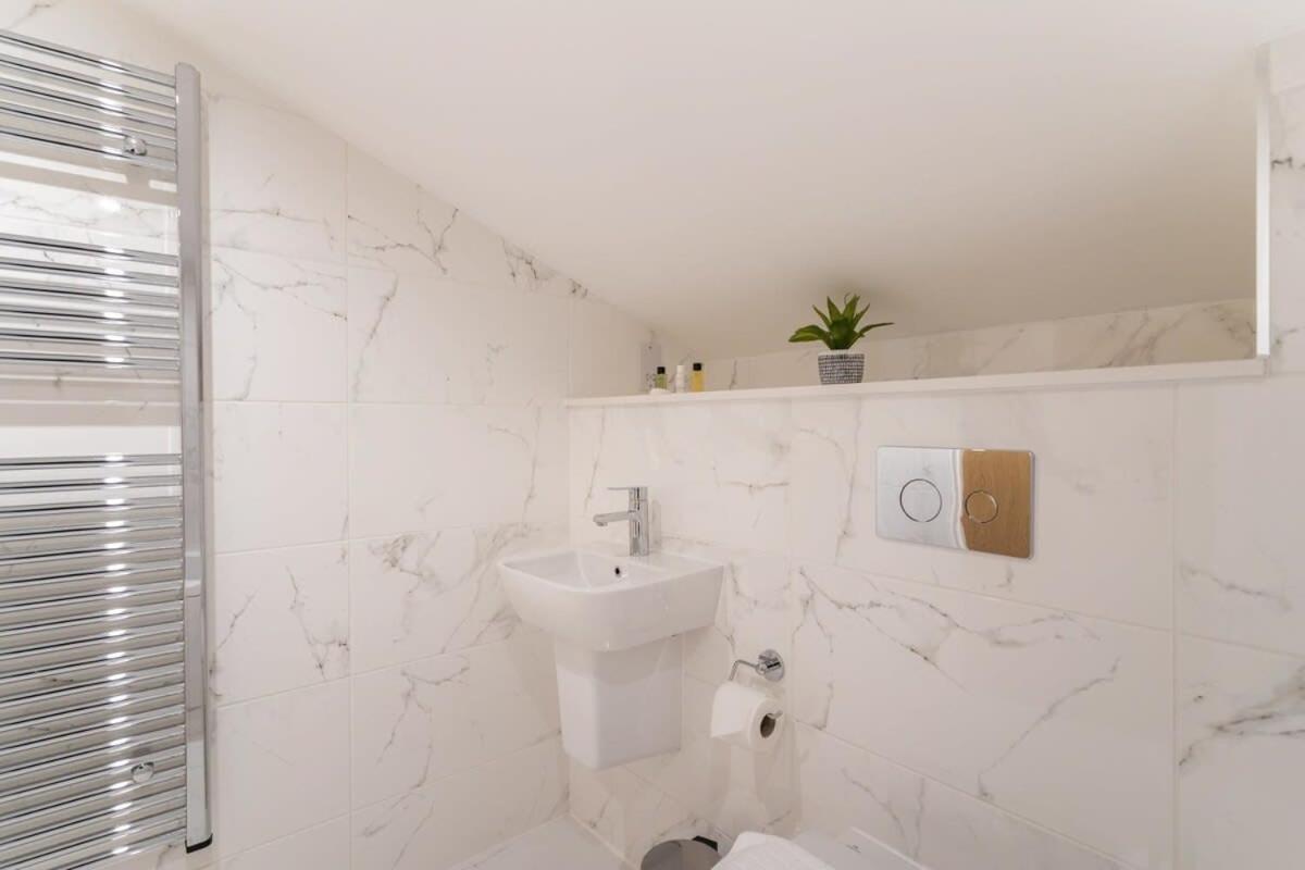 Chic 2 Bed 2 Bath In A Modern Development