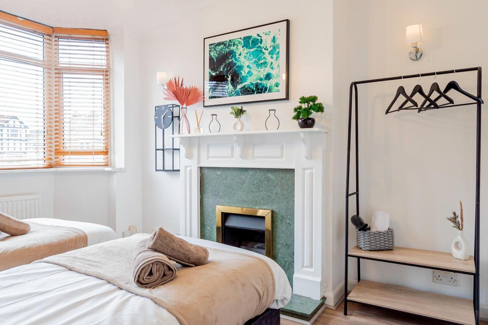 Apartment The Brays House For Families, Contractors And Professionals,