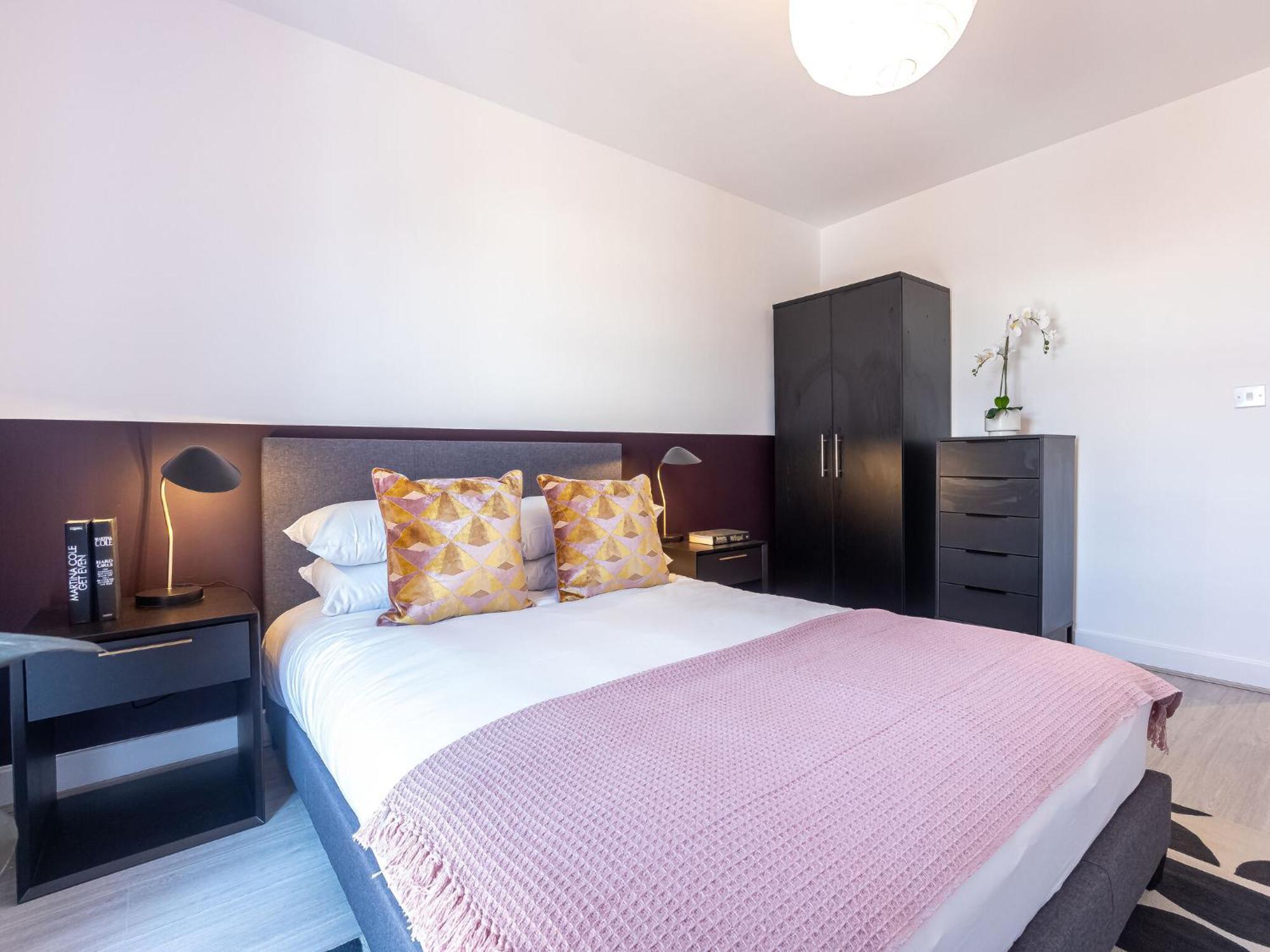 Pristine 1 And 2 Bedroom Near Business District By Belvilla