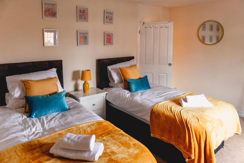 Apartment Ilford - Driveway- 3 Bed- M6 J6 Contractors & Families Birmingham