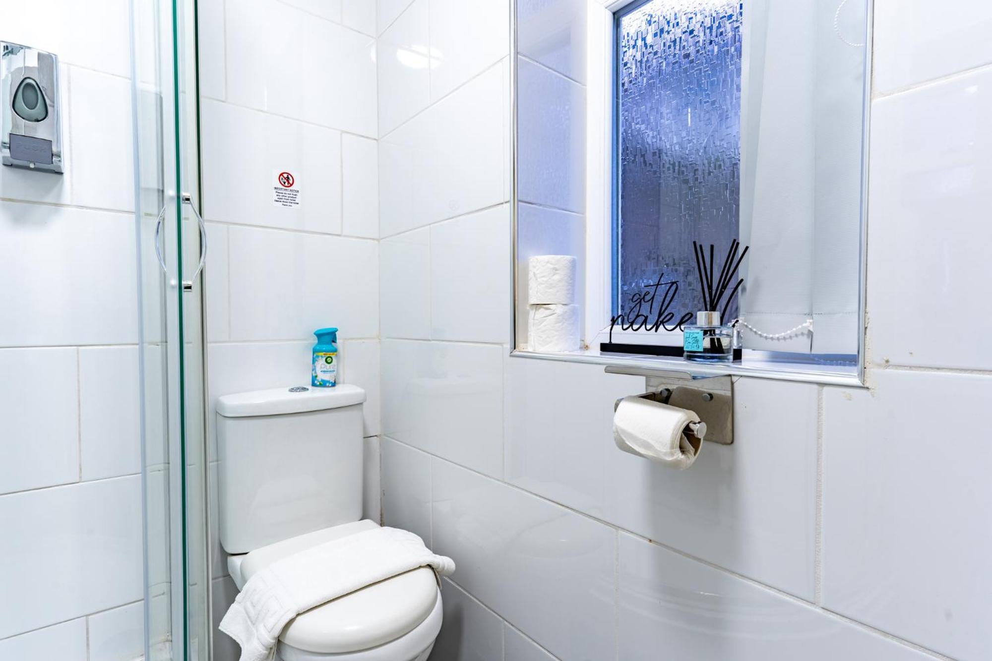 Two Bedroom Modern House In * Birmingham