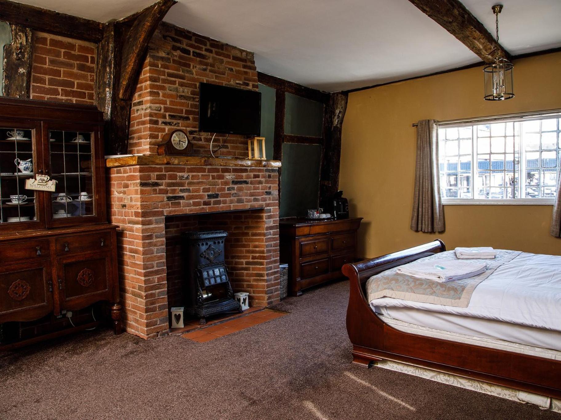 Inn The Old Crown 2*
