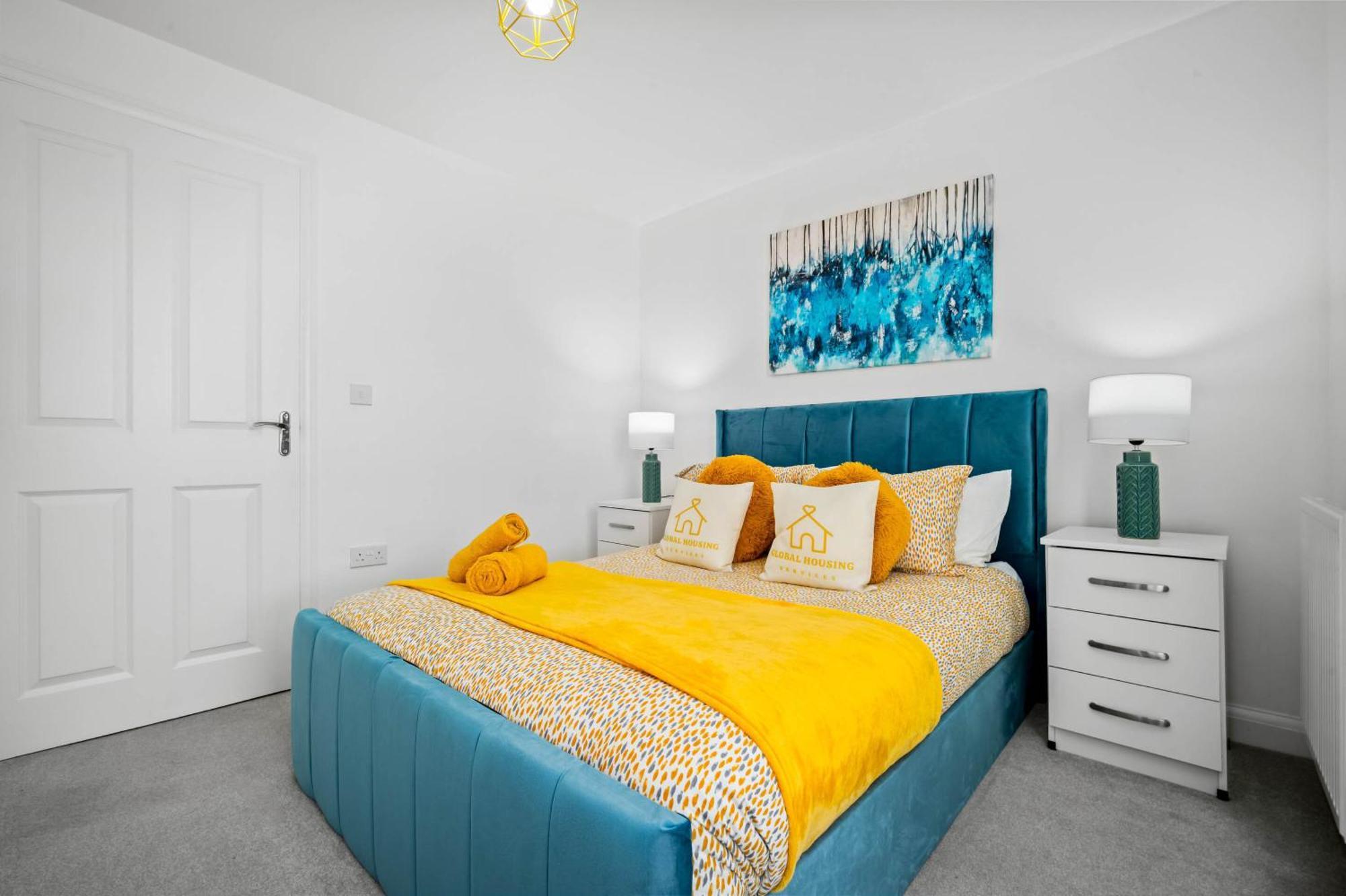 Luxury 2 Bed 2 Bath- City Centre - Netflix - Wifi - On-street Parking * Birmingham