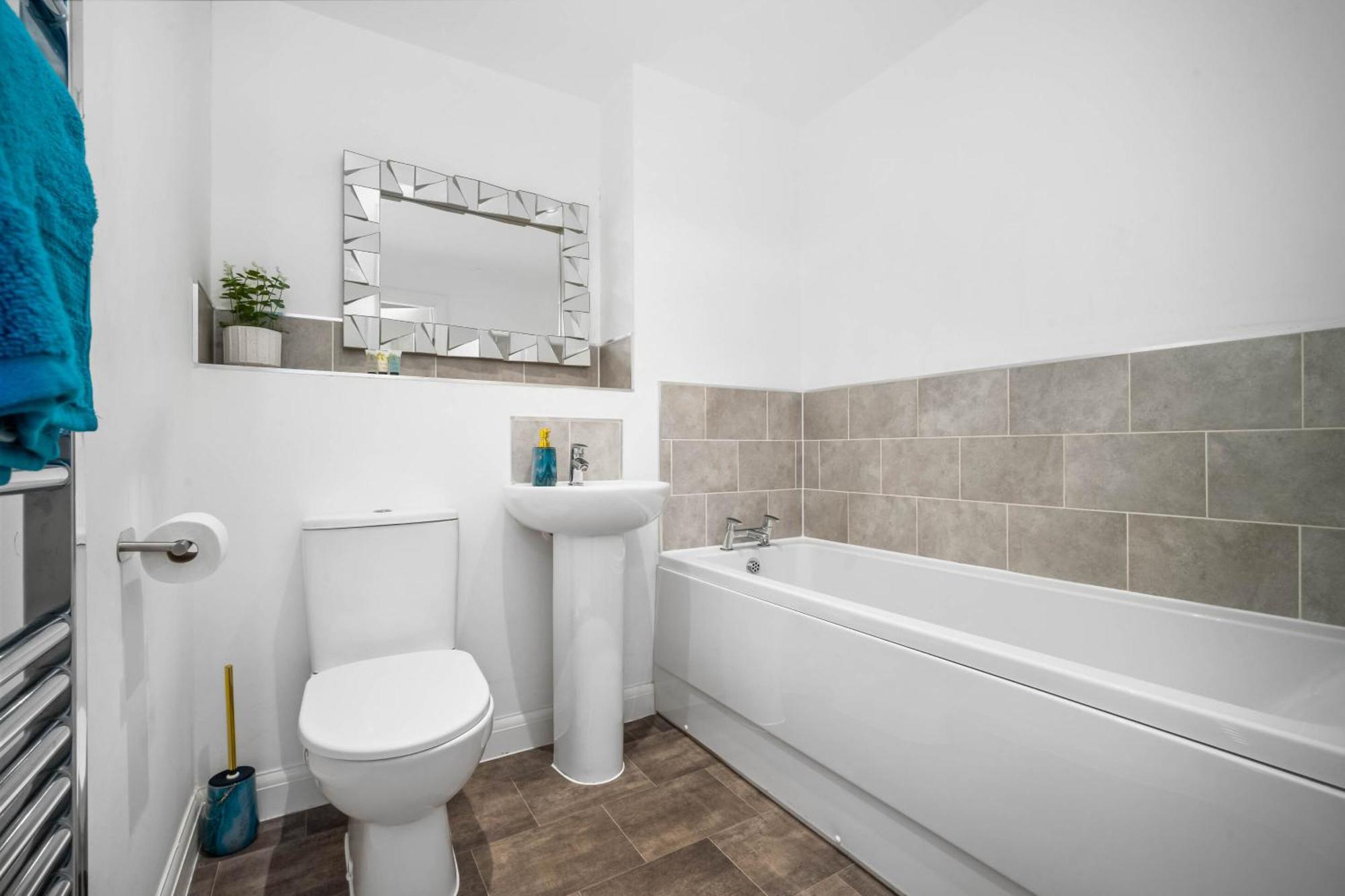 Apartment Luxury 2 Bed 2 Bath- City Centre - Netflix - Wifi - On-street Parking *
