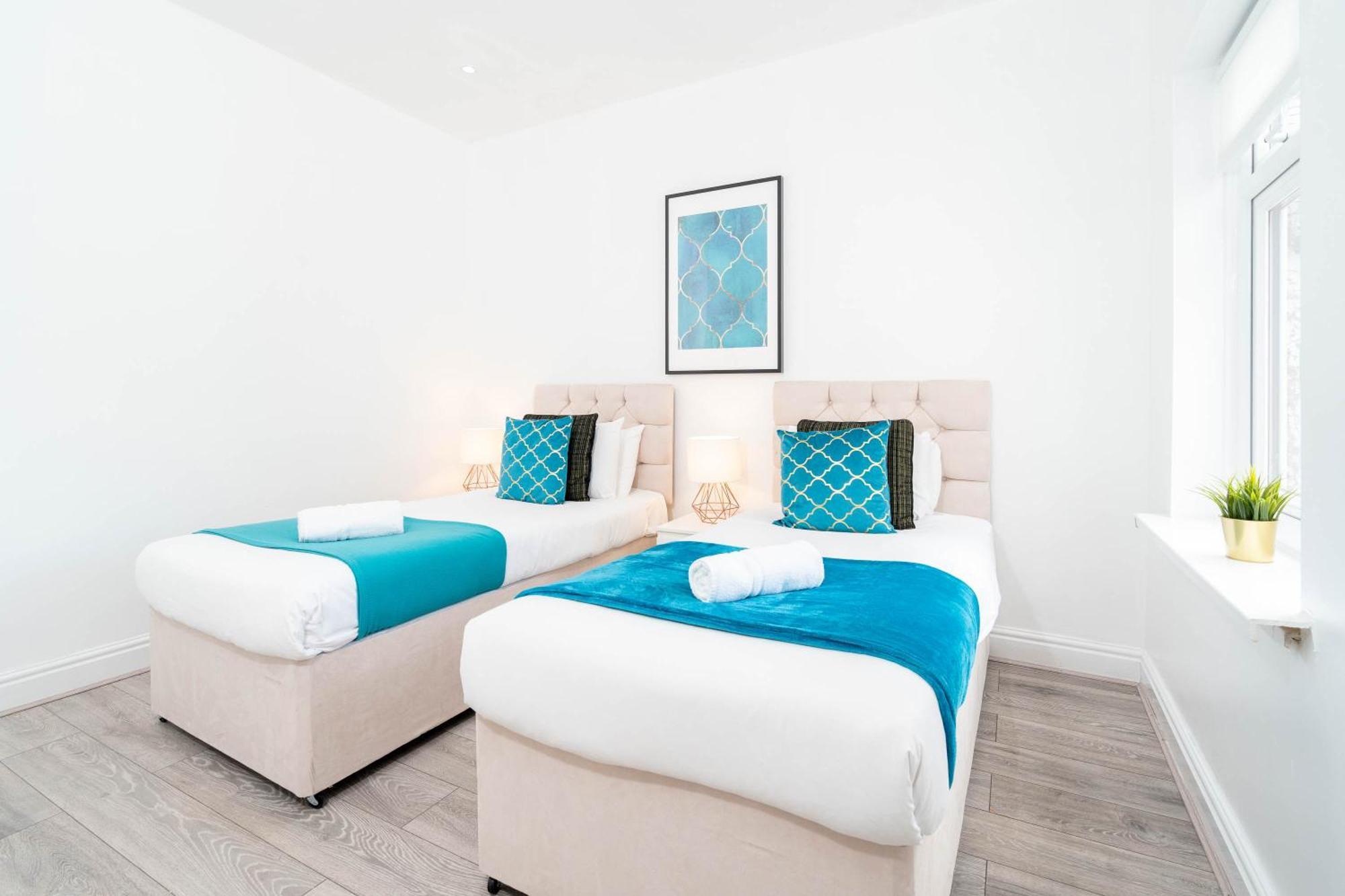Five Bedroom Townhouse - Near Centre - Edgbaston - On Street Parking - Wifi - Netflix - 974p *