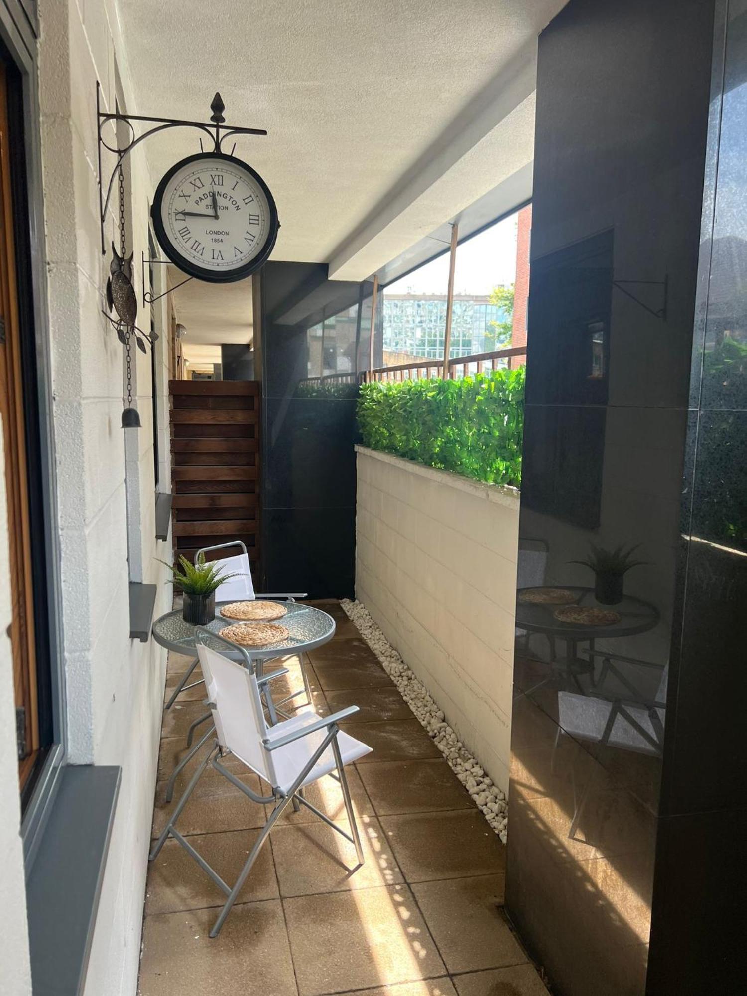 Mailbox 2 Bed Centre - Free Parking