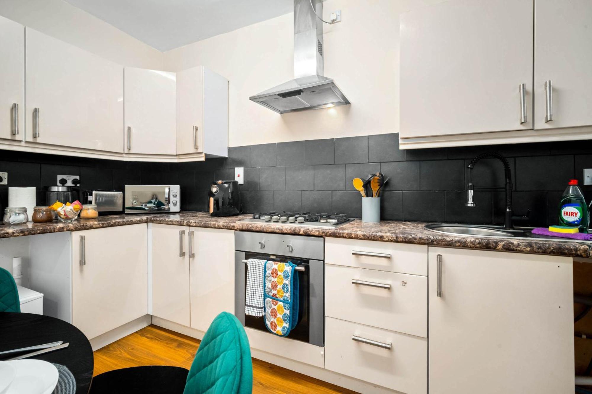 3 Bed House For Contractors & Families And Free Parking Holiday home Birmingham