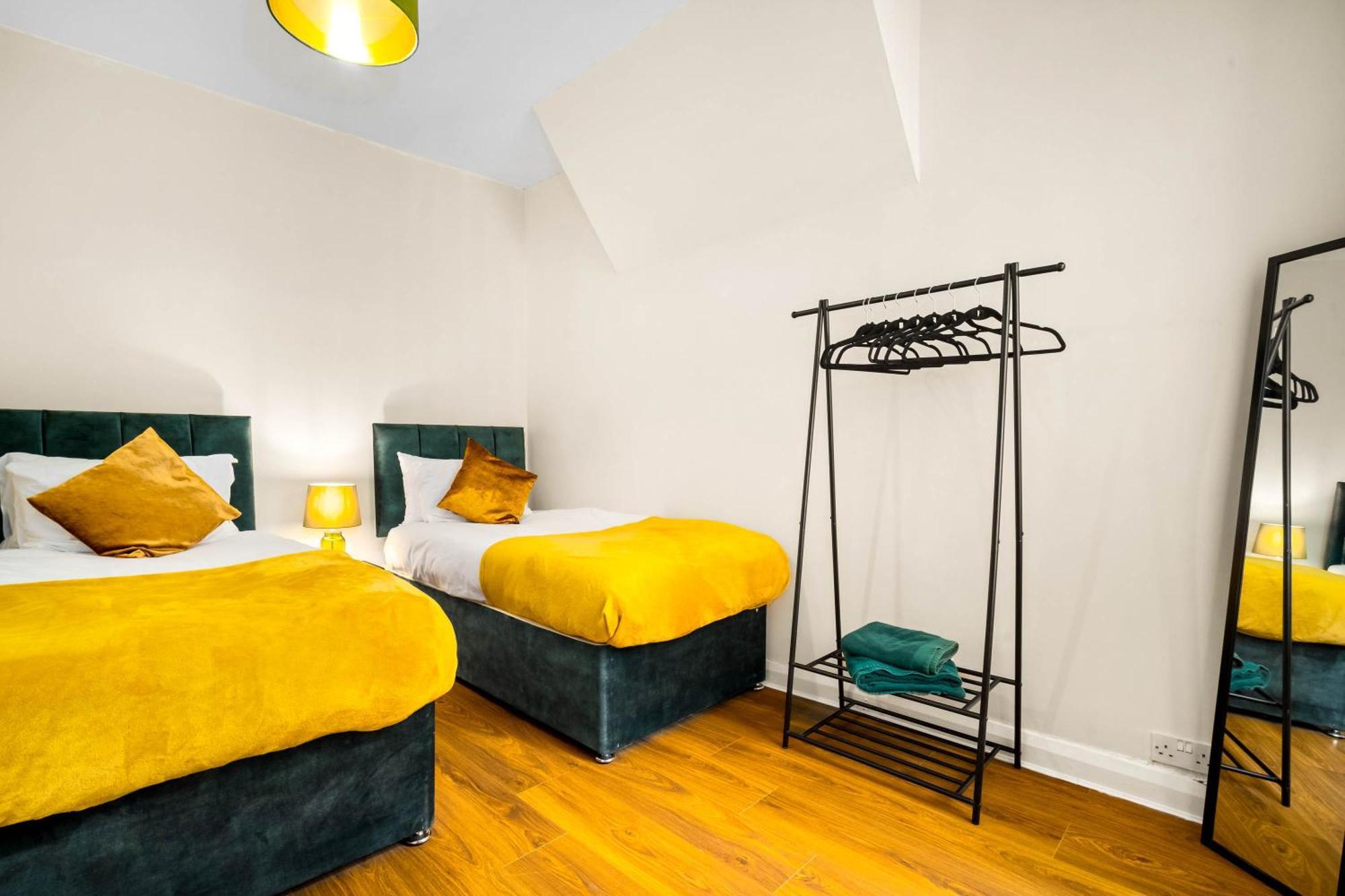 3 Bed House For Contractors & Families And Free Parking Holiday home *