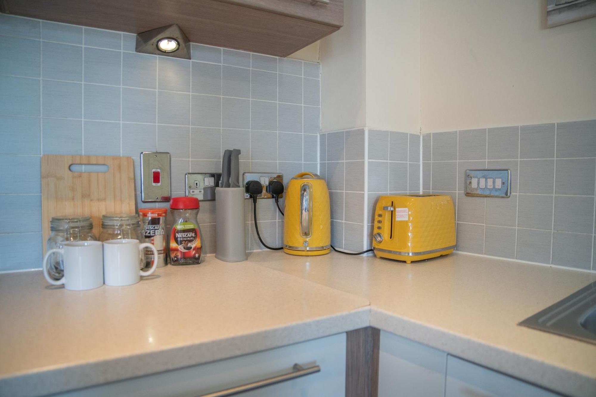 Steps Away From New Street Station & 2 Beds & 2 Baths Flat At Center *