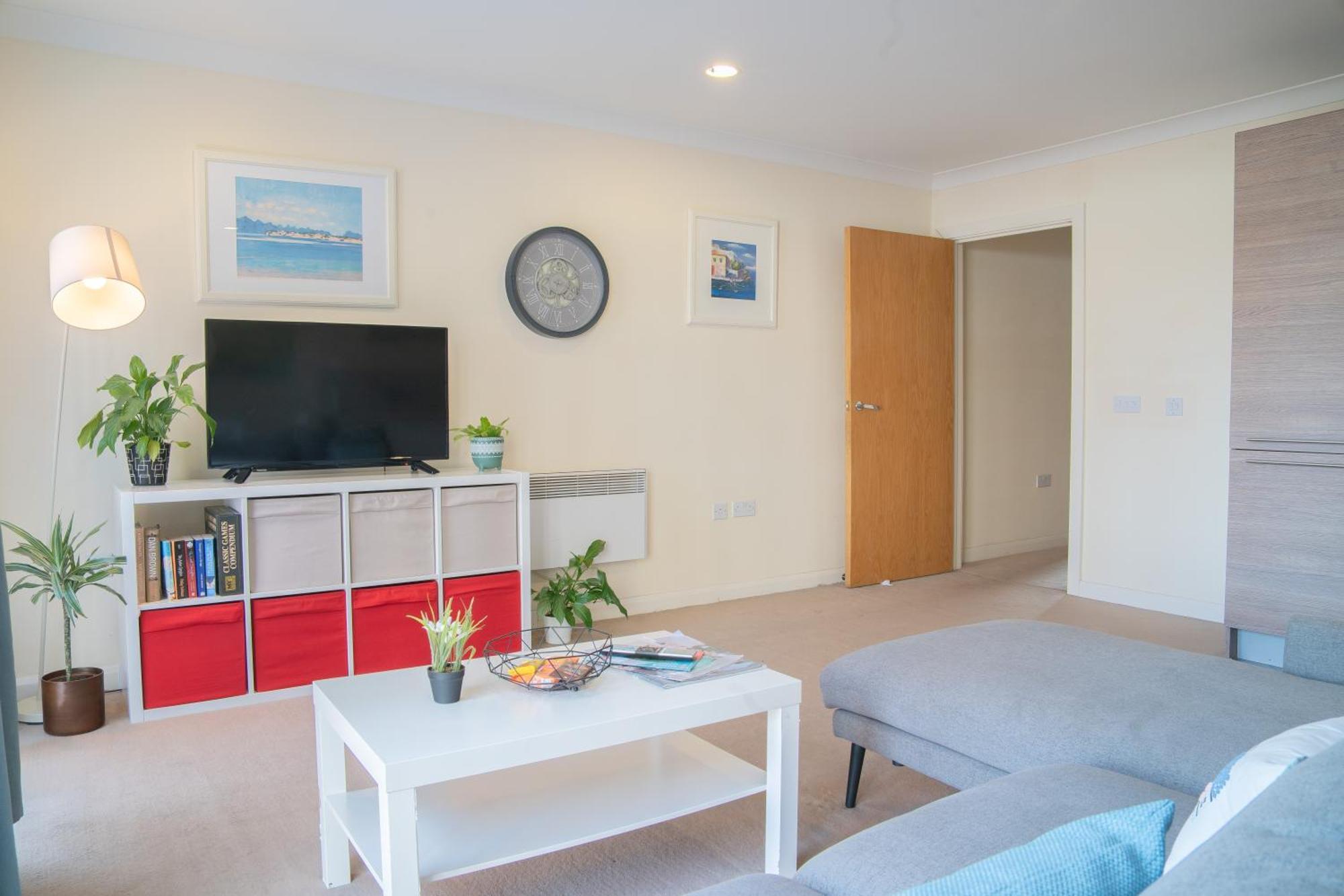 Steps Away From New Street Station & 2 Beds & 2 Baths Flat At Center Birmingham