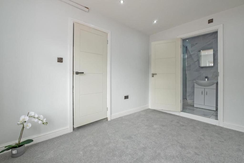 Holiday home Cozy 4 Bed Semi-detatched Birmingham