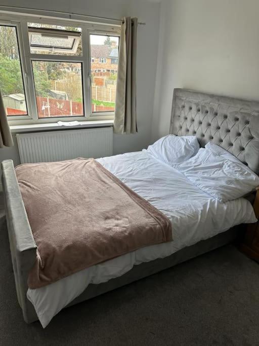 Cozy 4 Bed Semi-detatched Birmingham