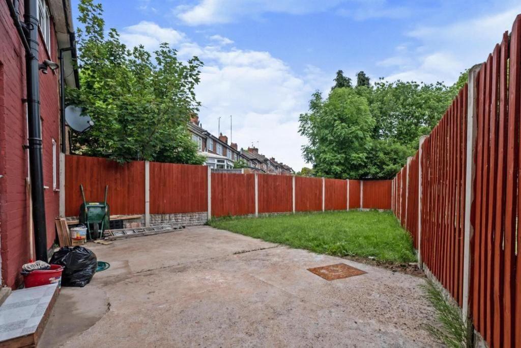 Cozy 4 Bed Semi-detatched Birmingham