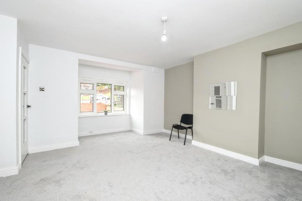 Cozy 4 Bed Semi-detatched *